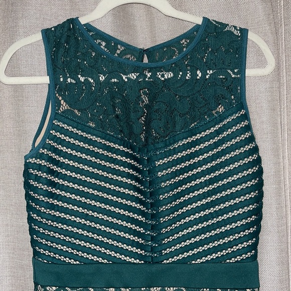 NWOT Gorgeous Green Lace Dress - Picture 2 of 7